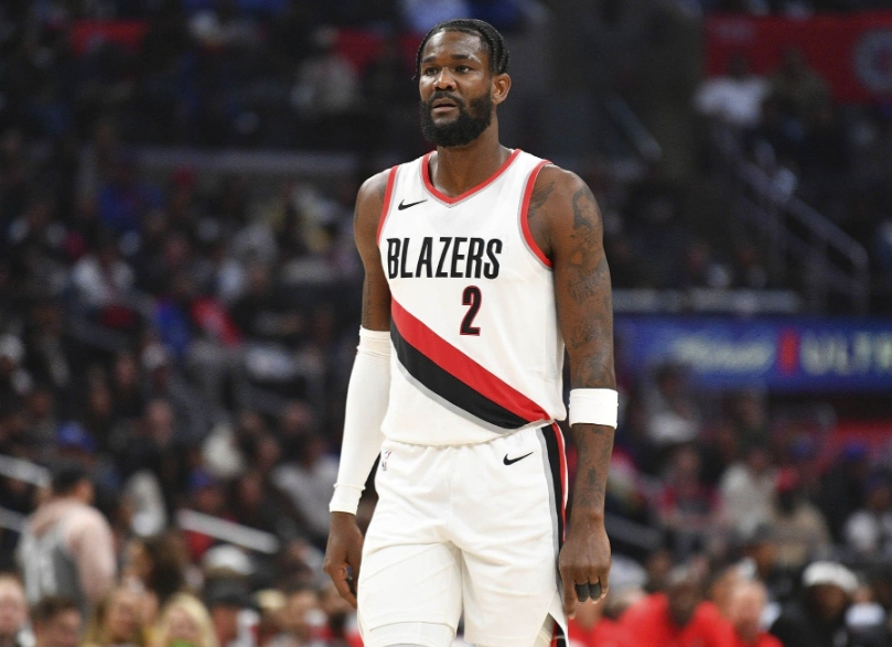 美记：艾顿在与开拓者买断中放弃了1000万美元