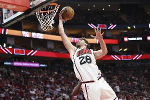 申京:余下比赛不多了 各队战绩相当 我们尽可能努力打球努力比赛