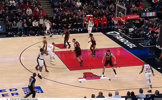 梅开二度？哈登侧翼三分出手 再度投出三不沾